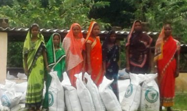 सोरगा गौठान  की दो महिला समूहों ने वर्मी कम्पोस्ट से अर्जित किया : 1.81 लाख रूपए का मुनाफा