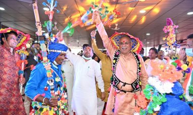 मुख्यमंत्री भूपेश बघेल के रायपुर स्थित निवास में हर वर्ष की तरह इस वर्ष भी गोवर्धन तिहार पारंपरिक हर्षाेल्लास के बीच धूमधाम...