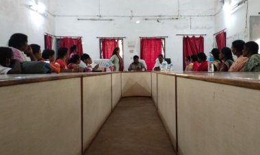 मानदेय बढ़ाने की माँग को लेकर आंगनबाड़ी कार्यकर्ता संसदीय सचिव यू.डी मिंज से मिले