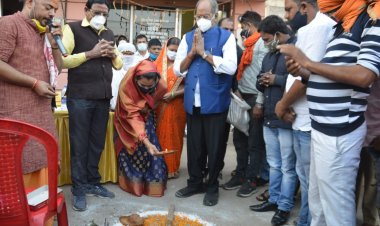 मठपुरैना क्षेत्र में 1 करोड़ 90 लाख के सड़क डामरीकरण कार्य का  भूमि पूजन।