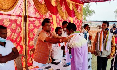 मा0 मुख्यमंत्री भूपेश बघेल के रीति नीति व सांसद दीपक बैज के कार्य शैली से प्रभावित होकर 200 से अधिक ग्रामीणों ने किया कांग्रेस प्रवेश..