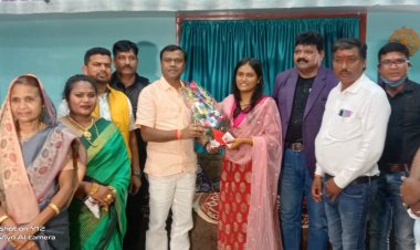बस्तर सांसद दीपक बैज,विधायक दंतेवाड़ा देवती कर्मा व विधायक विक्रम मंडावी पहुंचे भैरमगढ़ युवा आयोग के सदस्य अजय सिंह के पुत्री मोनिका के विवाह के अवसर पर बधाई एवम शुभकानाएं स्वरूप आशीर्वाद दिया।