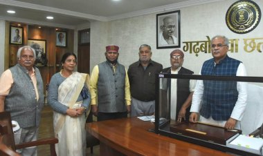 मुख्यमंत्री से छत्तीसगढ़ राज्य संयुक्त पेंशनर्स फेडरेशन, रायपुर के प्रतिनिधिमंडल ने की सौजन्य मुलाकात