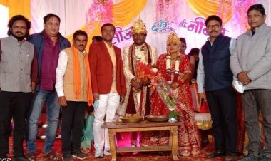 बस्तर सांसद दीपक बैज पहुंचे भाजपा के पूर्व विधायक लच्छूराम कश्यप के पुत्री के विवाह समारोह में..