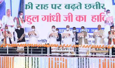सांसद  राहुल गांधी की उपस्थिति में भूमिहीन श्रमिकों ने  गांधी ‘सेवाग्राम’ और छत्तीसगढ़ ‘अमर जवान ज्योति’ की रखी आधारशिला