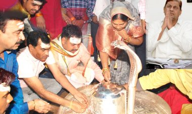 ऐतिहासिक भोरमदेव मंदिर में विशेष पूजा-अर्चना कर चढ़ाए गए 24 किलो चांदी आभूषण का शिवलिंग और जलहरी