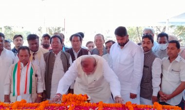 म. प्र. के पूर्व मुख्यमंत्री पं. श्यामाचरण शुक्ल जी की पुण्यतिथि महादेवघाट स्थित उनके स्मृति स्थल श्याम घाट में मनाई गई