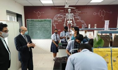 केन्द्र सरकार के संयुक्त सचिव ने की स्वामी आत्मानंद अंग्रेजी माध्यम स्कूल की तारीफ