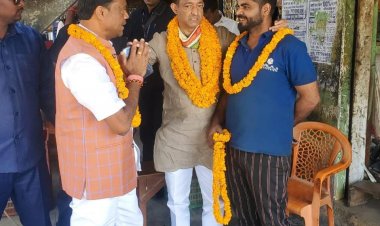 सांसद बैज उतरे मैदान में प्रत्याशी नदीम जावेद के पक्ष में किया धुआंधार प्रचार..