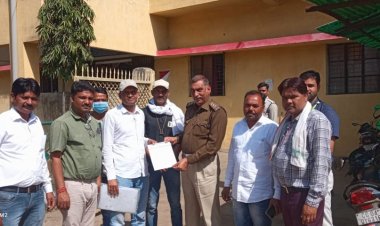 फॉर्चून मेटालिक्स लिमिटेड (तिवरइया) कंपनी के डायरेक्टर सौरभ बंसल ने कर्मचारियों से गाली गलोच कर लाखों का वेतन दिए बिना निकाल दिया