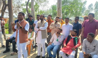 बस्तर साँसद दीपक बैज ने ग्राम पंचायत मखमेलपुर में किया धुंआधार चुनाव प्रचार
