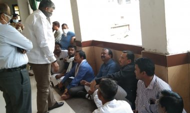 शराब दुकान स्थानांतरण एवं अहाते बंद कराने की मांग  जिला आबकारी आयुक्त ने किया आश्वस्त  शराब दुकान हटेगी ,अहाते बंद होंगे..