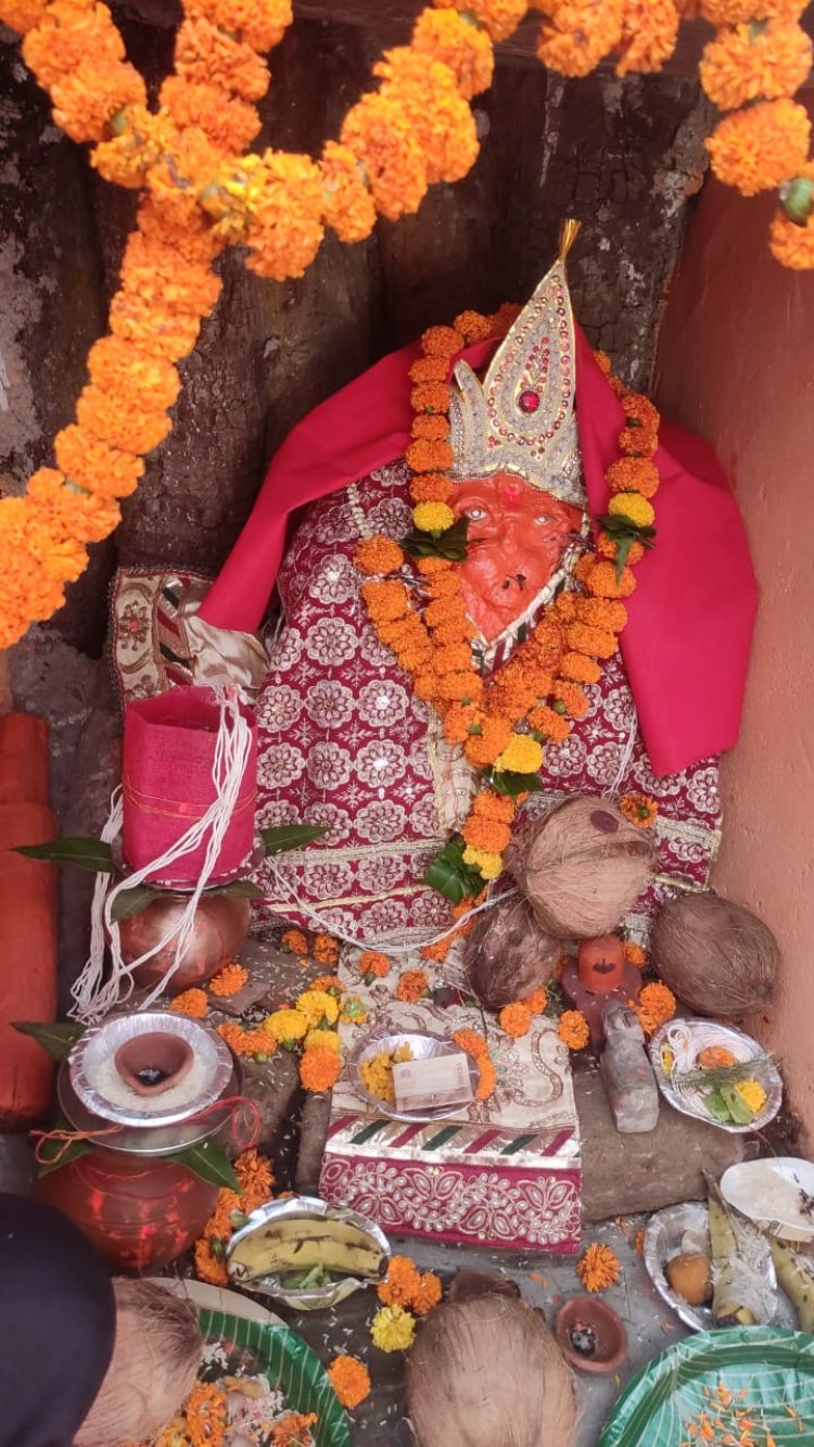 हनुमान जयंती में चिंताहरण हनुमान मंदिर ईदगाह भाटा गली नंबर 13 में भंडारा कार्यक्रम