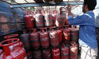 सस्ते हुए LPG सिलेंडर और विमान ईंधन के दाम, पेट्रोल-डीजल का रेट जस का तस
