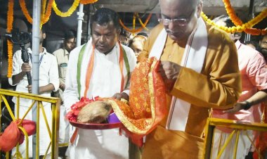 आस्था का अर्पण, मुख्यमंत्री ने माईं जी को ग्यारह किमी लंबी चुनरी अर्पित कर विश्व रिकार्ड में नाम दर्ज कराया दंतेवाड़ा की बहनों का