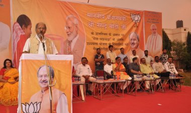 पूर्व मंत्री व विधायक बृजमोहन अग्रवाल ने हितग्राहियों को 500 से ज्यादा सिलेंडर का वितरण किया  गरीबों की रसोई से धुआं हट रहा है, मेरा देश बदल रहा है: बृजमोहन अग्रवाल