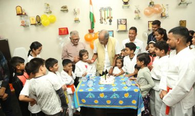 कराटे स्कूल के स्थापना दिवस पर आयोजित कार्यक्रम में शामिल हुए पूर्व मंत्री एवं विधायक  बृजमोहन अग्रवाल