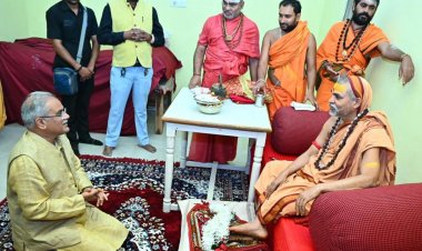 मुख्यमंत्री श्री भूपेश बघेल ने स्वामी श्री अविमुक्तेश्वरानंद सरस्वती जी महाराज से मुलाकात कर लिया आशीर्वाद