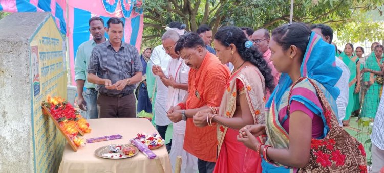 गांधी जयंती के अवसर पर संसदीय सचिव यू. डी. मिंज ने  बोखी में महात्मा गांधी रूरल इंडस्ट्रियल पार्क का किया शिलान्यास