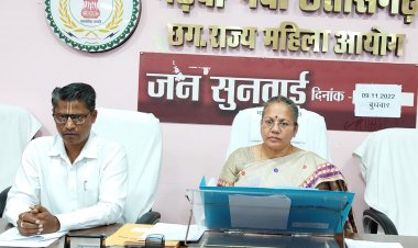 आवेदिका से नौकरी लगाने के नाम पर अनावेदकगण ने लिए थे 5 लाख 50 हजार रुपये, सुनवाई के दौरान 1 लाख 50 हजार रुपये किये वापस   अनावेदक को उपस्थित नही कराने के कारण  टिकरापारा थाना प्रभारी को आयोग द्वारा कारण बताओ नोटिस दिया जाएगा
