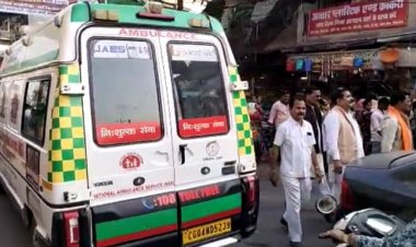 स्मृति ईरानी की महतारी हुंकार रैली में फंसी एंबुलेंस, अस्पताल जाने के लिए राह देखती रही बच्ची