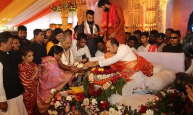 पूर्व मंत्री व विधायक बृजमोहन अग्रवाल ने पत्नी सरिता अग्रवाल के साथ श्री शिवमहापुराण कथा का श्रवण किया।