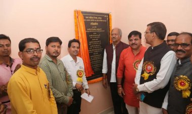 पूर्व मंत्री व विधायक बृजमोहन अग्रवाल ने किया साहू समाज चंगोराभाठा परिक्षेत्र के भवन का लोकार्पण  बृजमोहन अग्रवाल ने किया प्रतिभावान व मेधावी छात्रों को सम्मानित