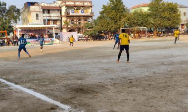 फुटबॉल टूर्नामेंट: सुंदरगढ़ संघर्ष क्लब ने अंबिकापुर ट्राइबल टाइगर्स की टीम को 4-1 हराया  सुंदरगढ़ के  आशीष नायक रहे मैन ऑफ दी मैच, ट्रॉफी और 2 हजार ₹ नगद राशि देकर किया सम्मानित