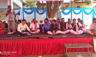बिखरते परिवारों को पुनः संजोना समाज की उपलब्धि-ठाकुर राम  छपोरा में मनवा कुर्मी समाज की बैठक सम्पन्न
