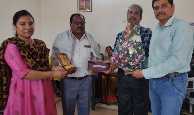संकुल स्तरीय अभिनंदन समारोह सम्पन्न  शिक्षिका झरना वर्मा को श्रेष्ठ शिक्षक खिताब से नवाजा गया  पदोन्नत ,स्थानांतरित शिक्षकों का किया गया अभिनंदन