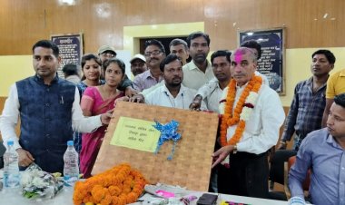 जनपद पंचायत तिल्दा नेवरा के एडिसनल सीईओ एस.पी. निषाद  के सेवानिर्वित के अवसर पर विदाई एवम  सम्मान कार्यक्रम