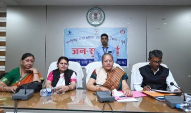 महिला आयोग की पहल पर आवेदिका को मिलेगा 6 लाख 50 हजार रुपये की राशि और पैतृक संपत्ति में अधिकार  - परिवारिक शोक में भोज पर खिलाया कलेवा, समाज ने लगाया 17 हजार रूपए का अर्थदण्ड, आयोग के निर्देश पर 24 घंटे के भीतर राशि वापस करने के लिए अनावेदकगण तैयार  - महिला आयोग का दिख रहा है सकारात्मक प्रभाव आयोग में शिकायत करते ही समाज प्रमुखों ने आवेदिका को किया समाज मे शामिल  - प्रधानपाठक ने आंगनबाड़ी कार्यकर्ता से की दूसरी शादी, आवेदिका के आवेदन के बाद आयोग कार्यालय रायपुर में होगी सुनवाई