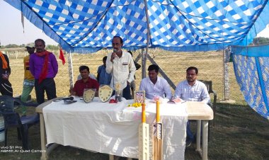 ग्राम घोटिया में भाजपा मंडल अध्यक्ष नन्दकुमार वर्मा एवं नगर पंचायत अध्यक्ष यशवर्धन वर्मा ने किए क्रिकेट मैच का शुभारंभ