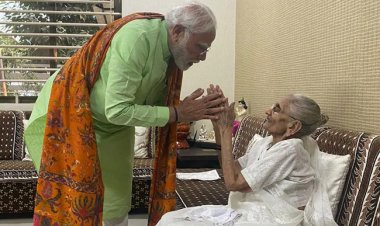 अहमदाबाद के अस्पताल में भर्ती मां से मिलने पहुंचे पीएम नरेंद्र मोदी, डॉक्टरों ने कहा-हालत स्थिर