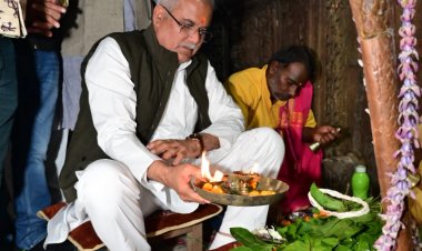 : प्राचीनतम महादेव मंदिर पाली के गर्भगृह में स्थापित शिवलिंग पर 108 बेलपत्र अर्पित कर मुख्यमंत्री ने की प्रदेश के सुख-समृद्धि की कामना की