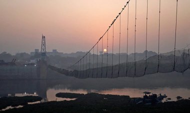 मोरबी पुल हादसा : चार्जशीट में ओरेवा का प्रमोटर जयसुख पटेल प्रमुख अभियुक्त, घटना के बाद से लापता