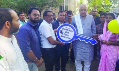 शासन की योजना से स्वावलंबी बन रही है महिलाएं, सड़कों पर दौड़ रही है ई रिक्शा