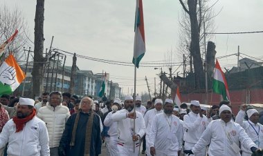 *भारत जोड़ो यात्रा के समापन आज कश्मीर श्रीनगर लाल चौक में झंडा फहरा कर किया गया , छत्तीसगढ़ के दिग्गज नेता चौलेश्वर चन्द्राकर जी ने राहुल गांधी को लोह पुरुष बताया*