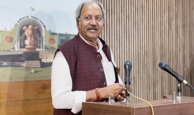 बृजमोहन ने उठाया कर्ज का मुद्दा.... मुख्यमंत्री भूपेश ने बताया 54,850करोड़ लिया कर्ज दिया 22,753 करोड़ ब्याज।