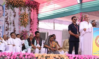 छत्तीसगढ़ पर अब बात होती है तो सांस्कृतिक विशिष्टताओं पर  चर्चा होती है, प्रधानमंत्री ने फाग गीतों पर चर्चा की
