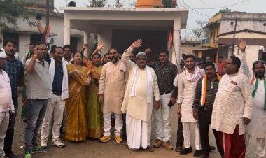 जैजैपुर में कांग्रेस जनो द्वारा भूपेश सरकार के जय जयकार  किया किसानों के 20 क्विंटल धान ख़रीदने का ऐतिहासिक निर्णय का स्वागत योग्य कदम बताया