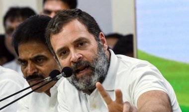 राहुल गांधी साबित करें कि सावरकर ने अंग्रेज़ों से माफी मांगी थी : पोते की चुनौती