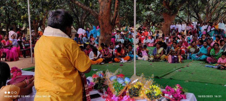 मानदेय वृद्धि पर आंगनबाड़ी कार्यकर्ताओं-सहायिकाओं ने संसदीय सचिव यू. डी. मिंज का किया भव्य स्वागत और दिया धन्यवाद,जताया मुख्यमंत्री का आभार