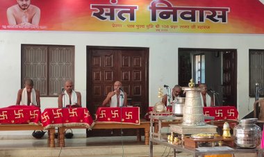 महावीर जयंती पर जैन समाज ने निकाली शोभा यात्रा, अस्पताल में मरीजों कों फल वितरण किया