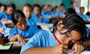 शीर्षक: शिक्षा में वाणिज्य का महत्व: एक गतिशील दुनिया के लिए छात्रों को तैयार करना