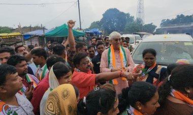 डिप्टी सीएम टी एस सिंहदेव ने भाजपा नेताओं का कराया कांग्रेस प्रवेश*   विधायक यू.डी. मिंज की सक्रियता से प्रभावित होकर  भाजपा के नेताओं ने किया कांग्रेस प्रवेश