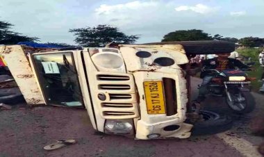 पिकअप पलटने से एक की मौत, 15 घायल
