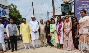 15 अगस्त स्वतंत्रता दिवस समारोह के अवसर पचपेड़ी नाका रायपुर स्थित एस के केयर हॉस्पिटल में आजादी का उत्सव मनाया गया
