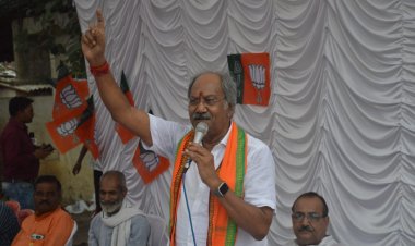 गरीबों के चावल में 5 हजार करोड़ का भ्रष्टाचार किया भूपेश सरकार ने   छग के 40 लाख परिवारों को 6 हजार रुपये देती है मोदी सरकार   -बृजमोहन  अग्रवाल