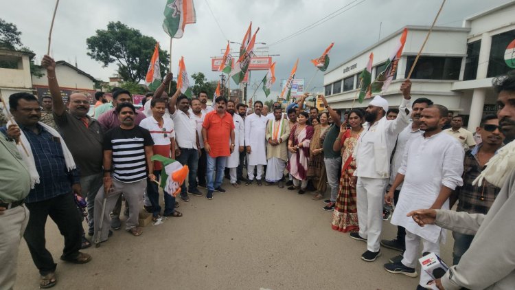 राहुल गांधी की संसद सदस्यता बहाली को लेकर जगदलपुर मुख्यालय कॉंग्रेस भंवन में कॉंग्रेसीयो ने मनाया जश्न...